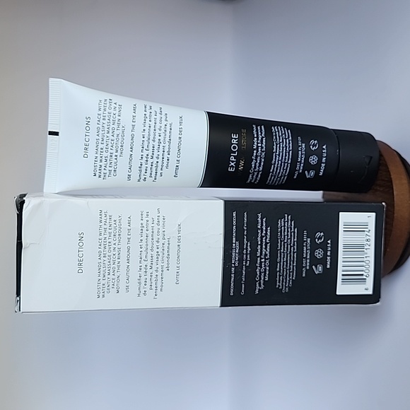 MAZI Balancing Multi-Effect Facial Cleanser - Picture 6 of 9